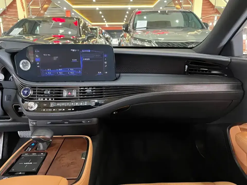 Lexus LS