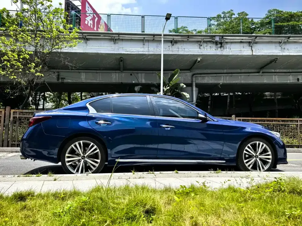 Infiniti Q50L