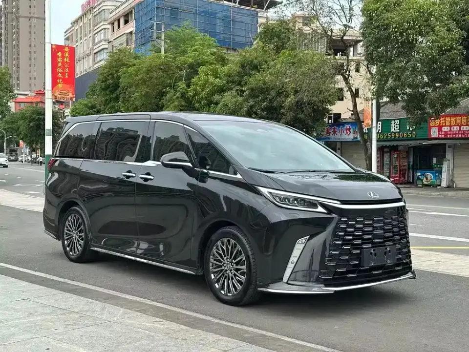 Lexus LM