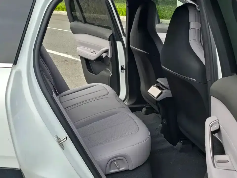 Nio EC6
