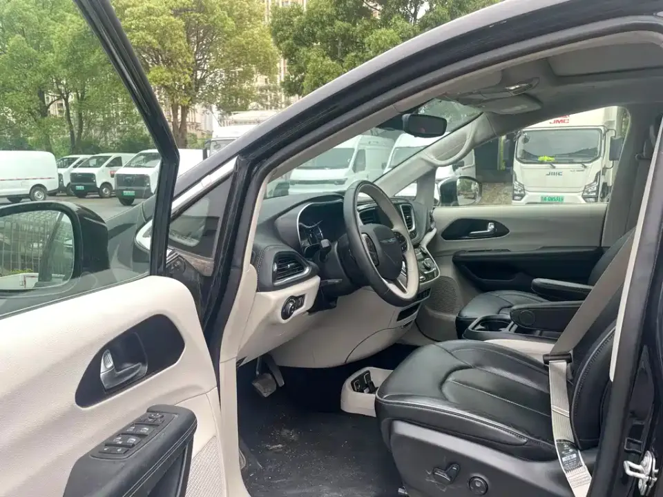 Chrysler Grand Voyager PHEV (Import)