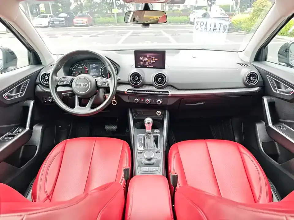 Audi Q2L