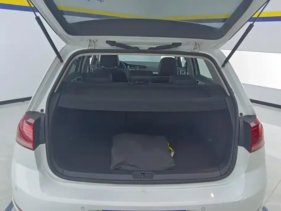 Volkswagen Golf EV