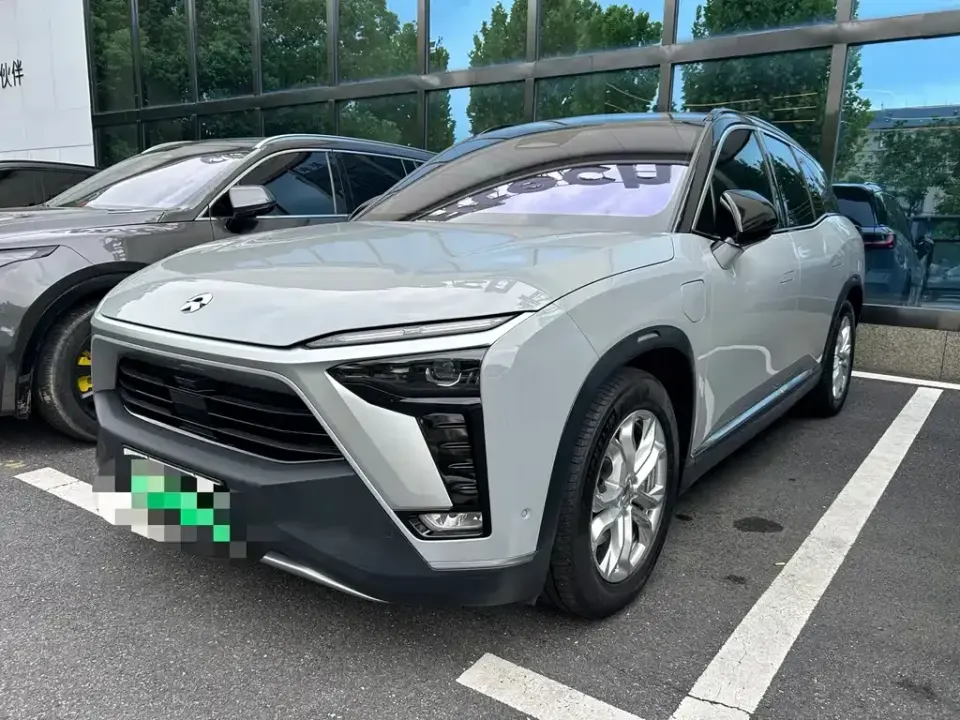 Nio ES8