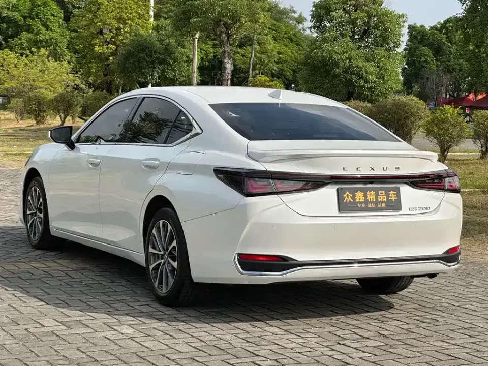 Lexus ES