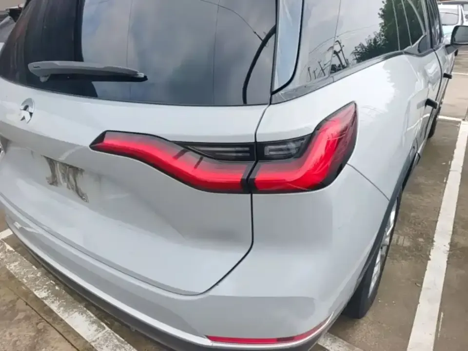 Nio ES8