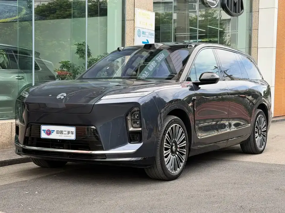 Nio ES8
