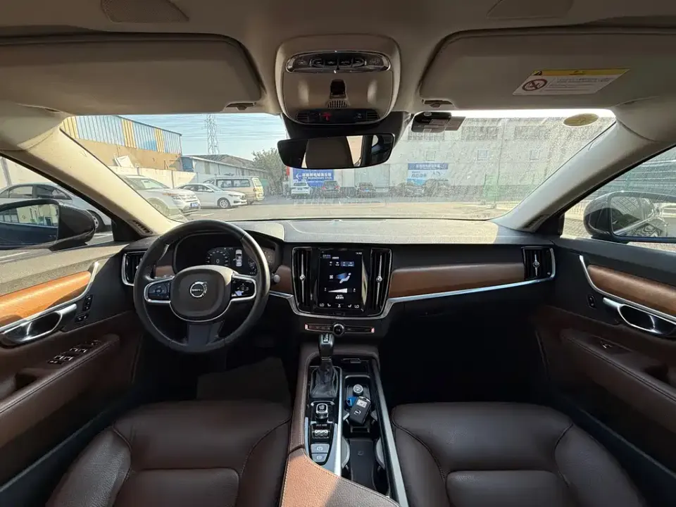 Volvo S90