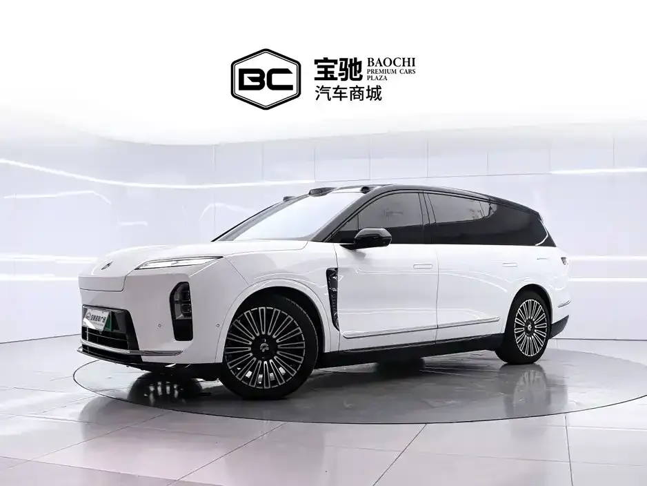 Nio ES8