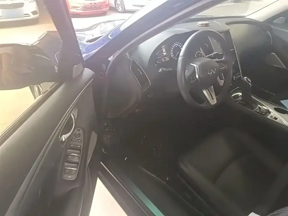 Infiniti Q50L