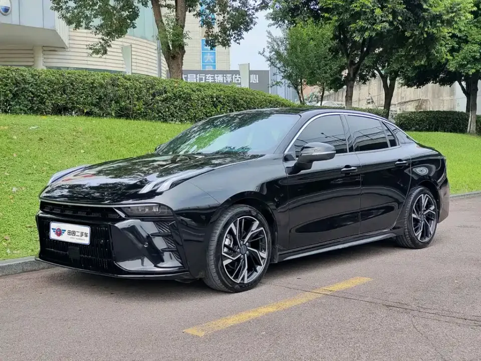 Lynk & Co 03