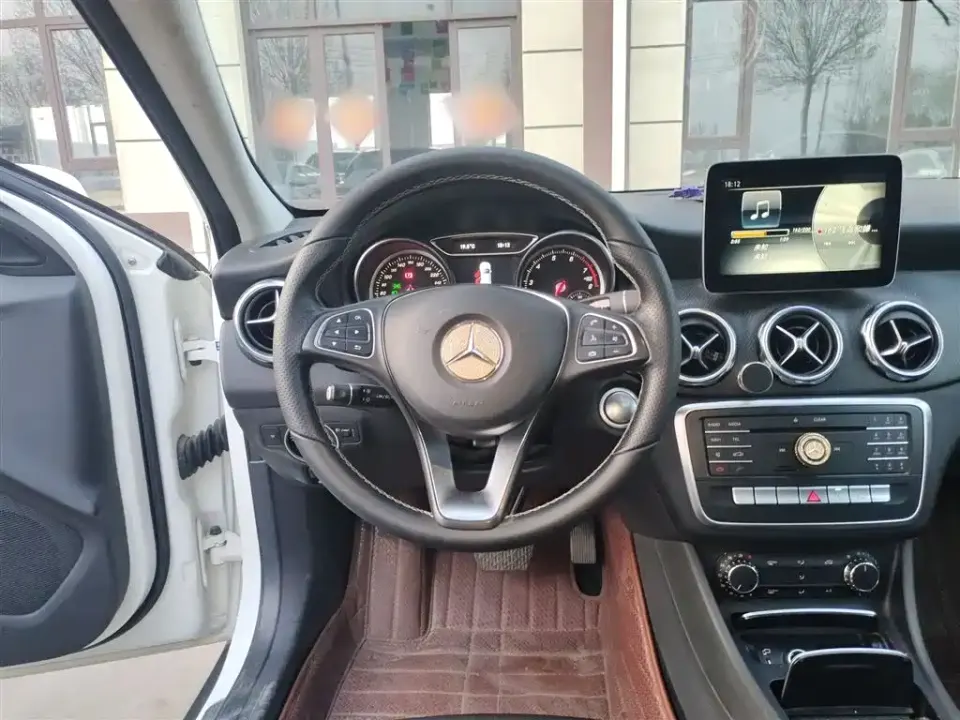 Mercedes-Benz GLA
