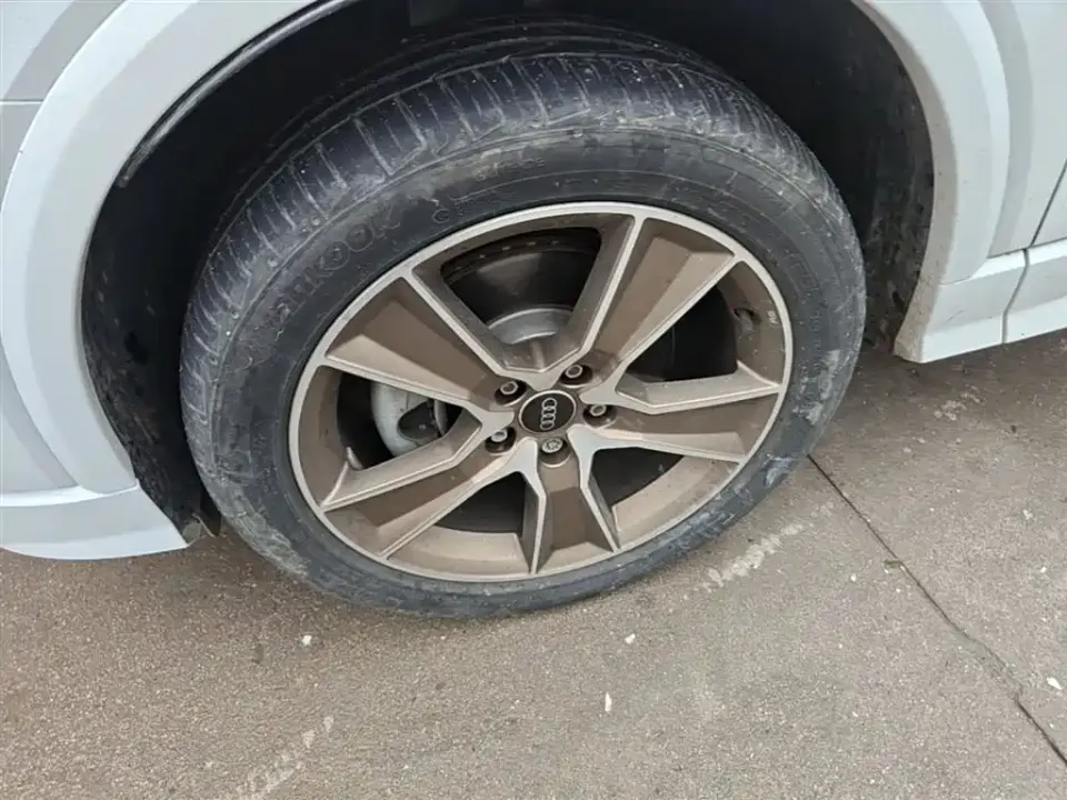Audi Q2L