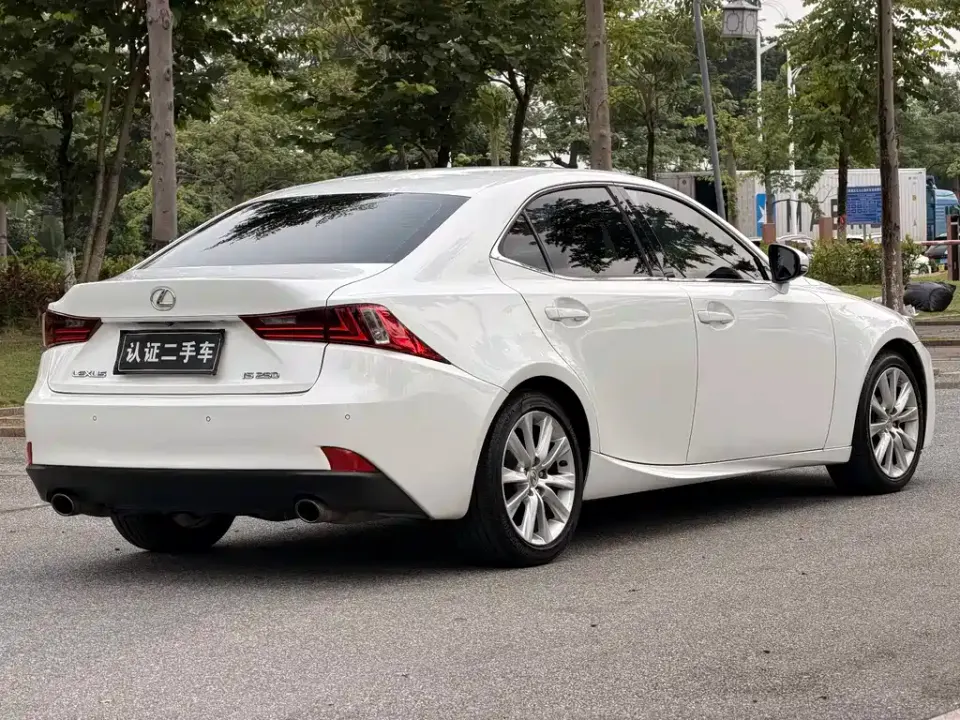 Lexus IS