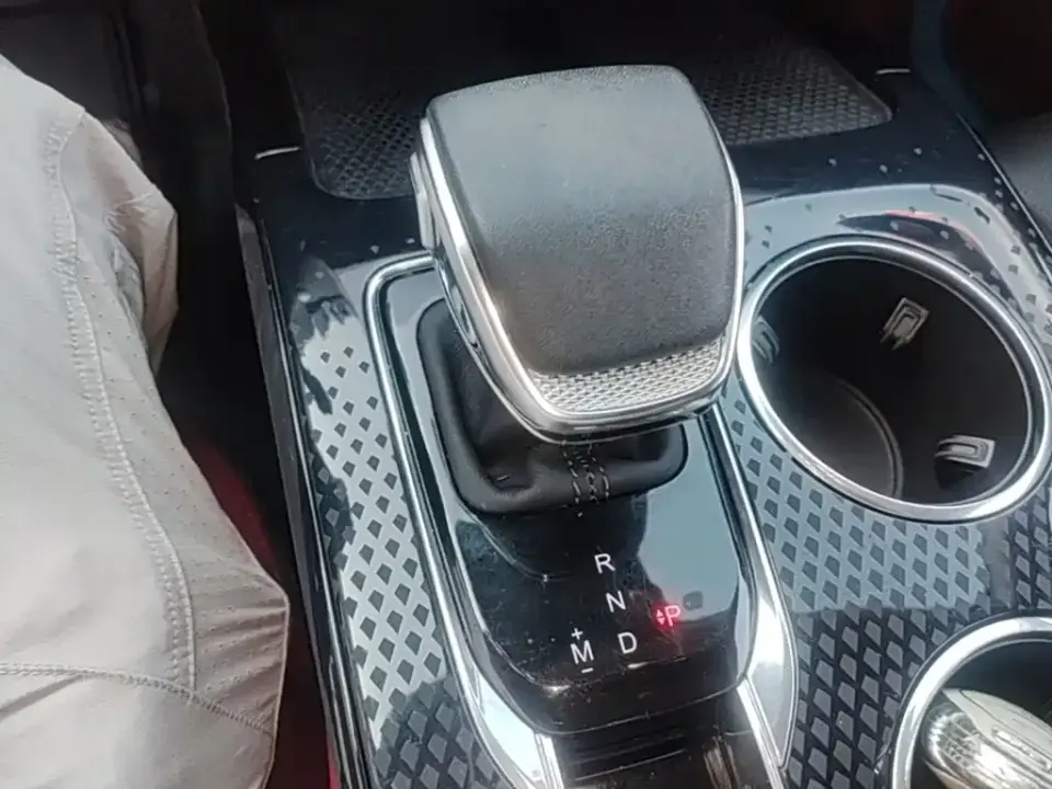 Hongqi Hongqi HS3