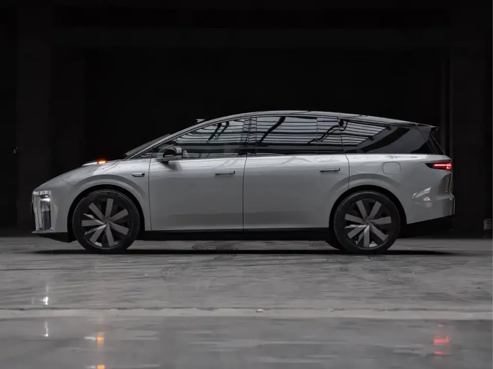 Li Li i8