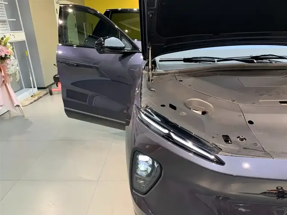 Nio ES8