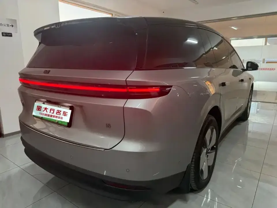 Li Li i8