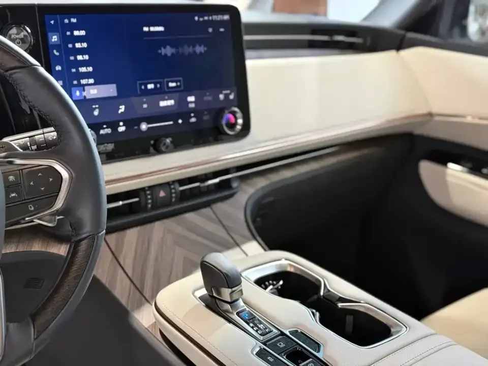 Lexus LM