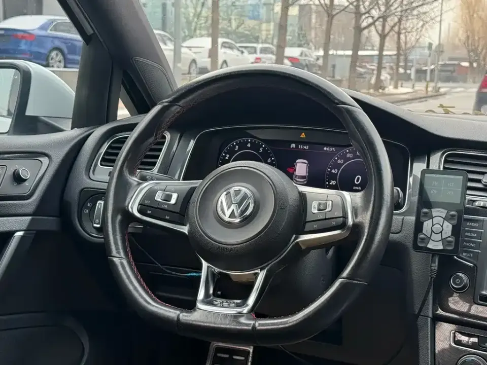 Volkswagen Golf GTI