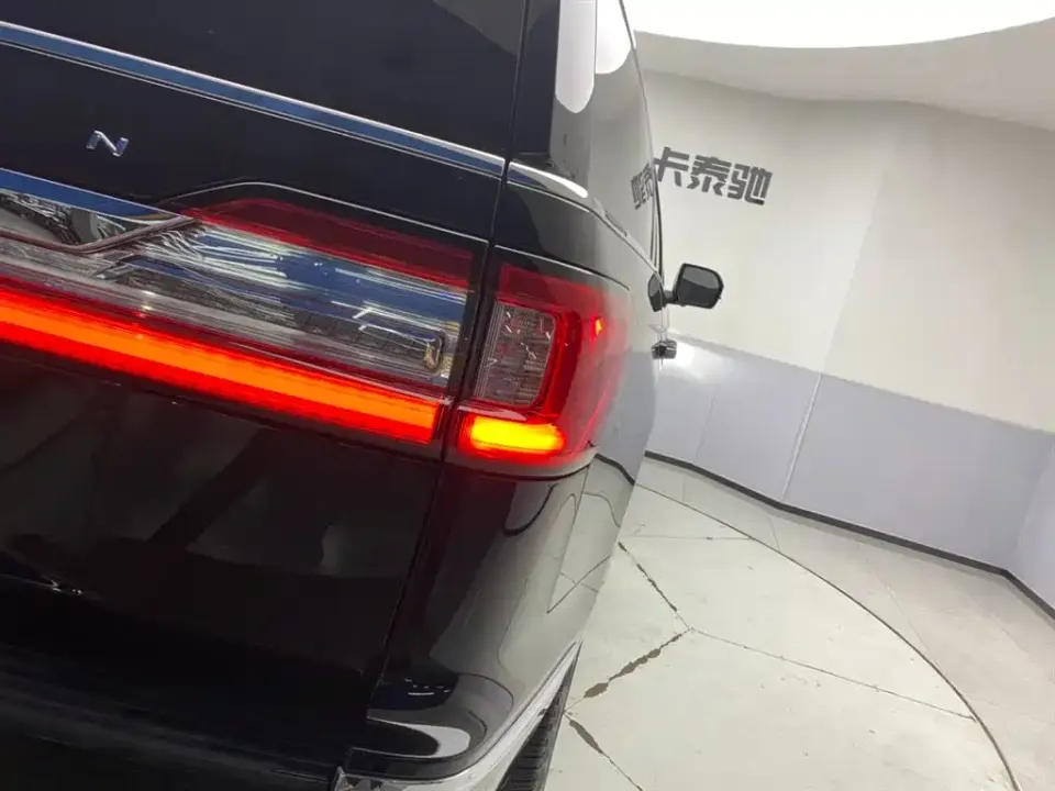 Lincoln Navigator