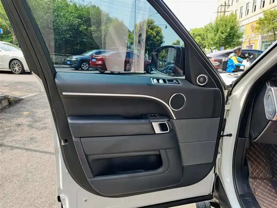 Land Rover Sport