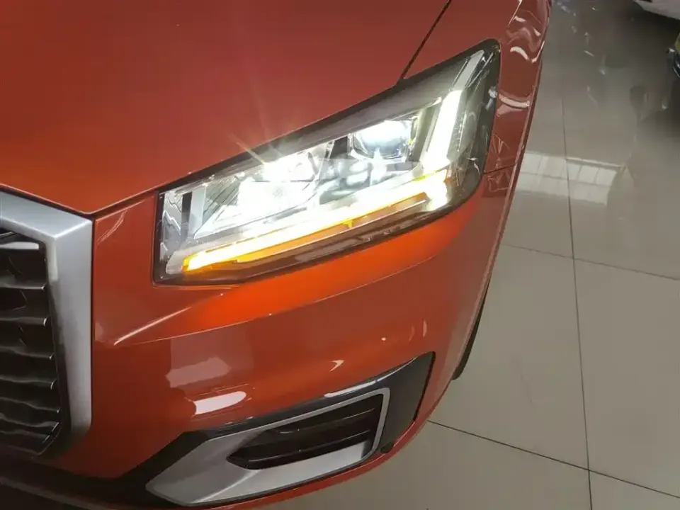Audi Q2L