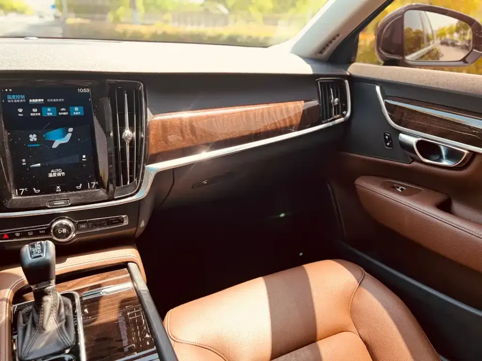 Volvo S90