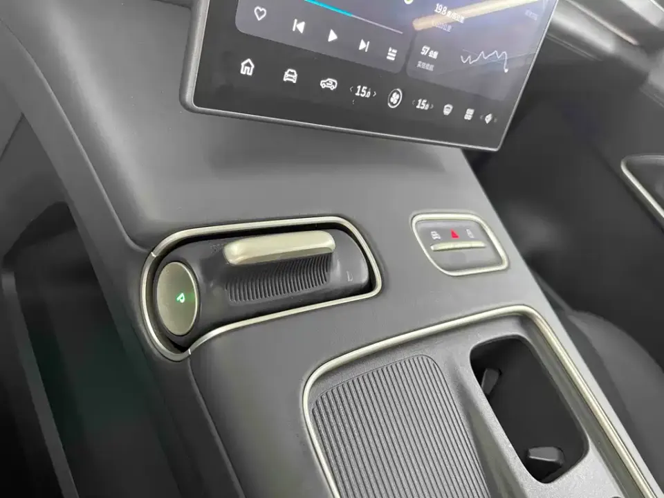 Nio ES8