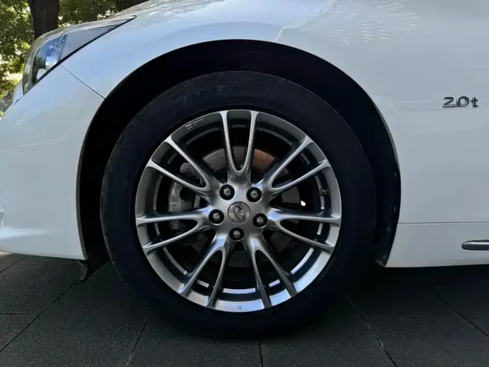 Infiniti Q50L