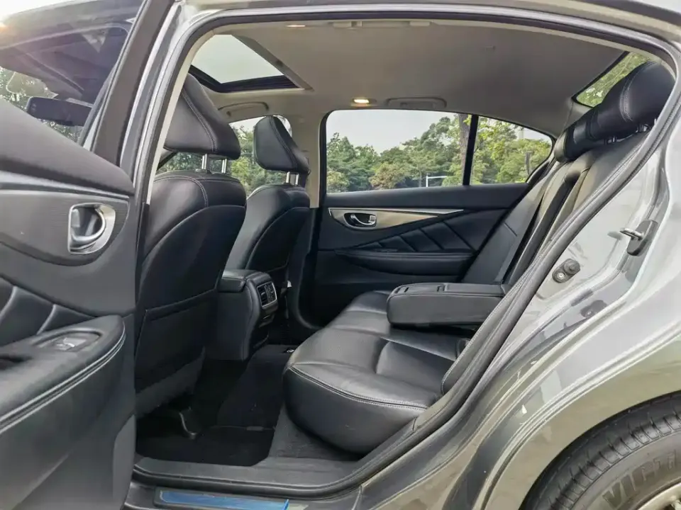 Infiniti Q50L