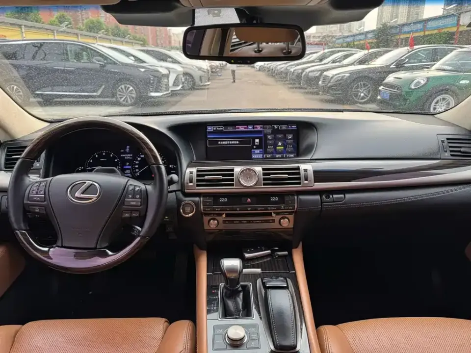 Lexus LS