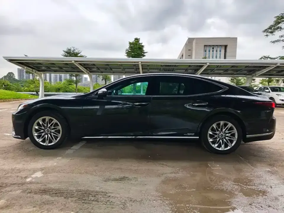 Lexus LS