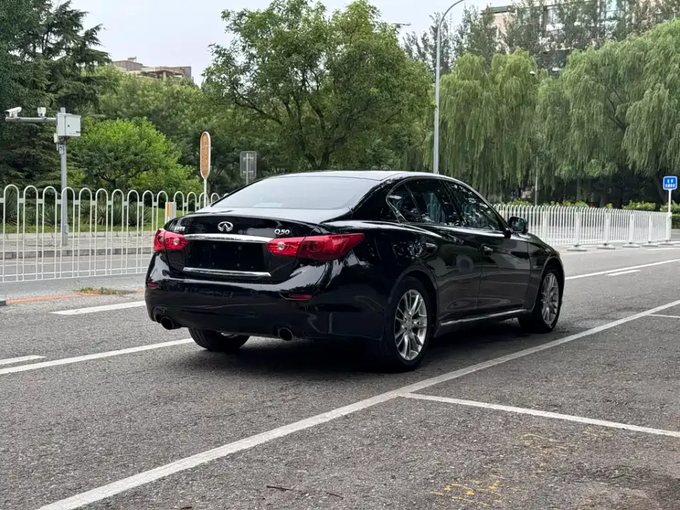 Infiniti Q50L
