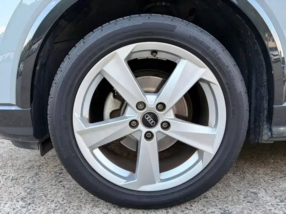 Audi Q2L