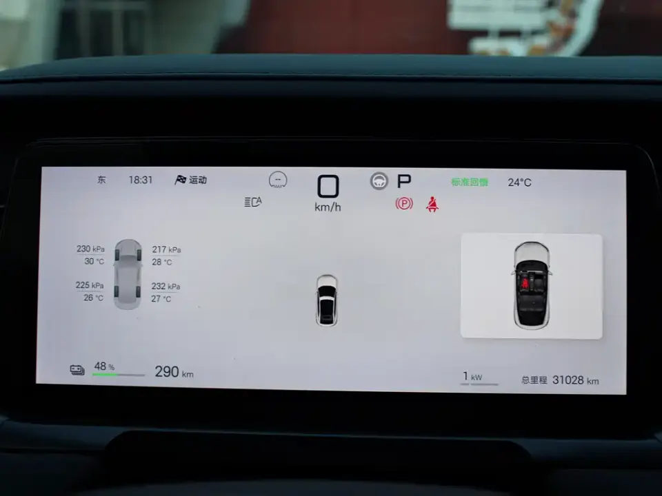 BYD L EV
