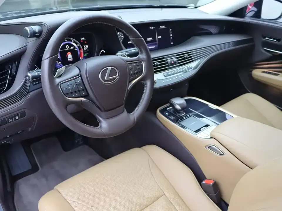 Lexus LS