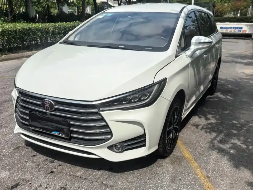 BYD MAX
