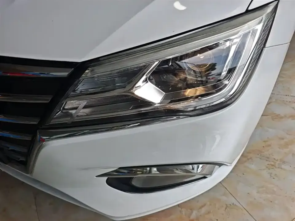 Roewe i5