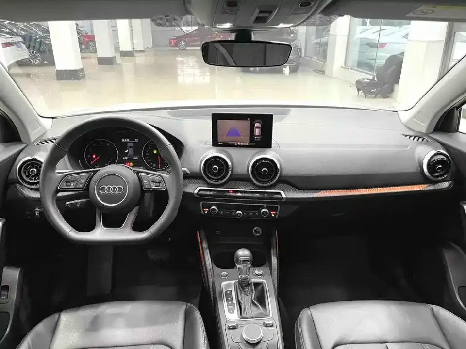Audi Q2L