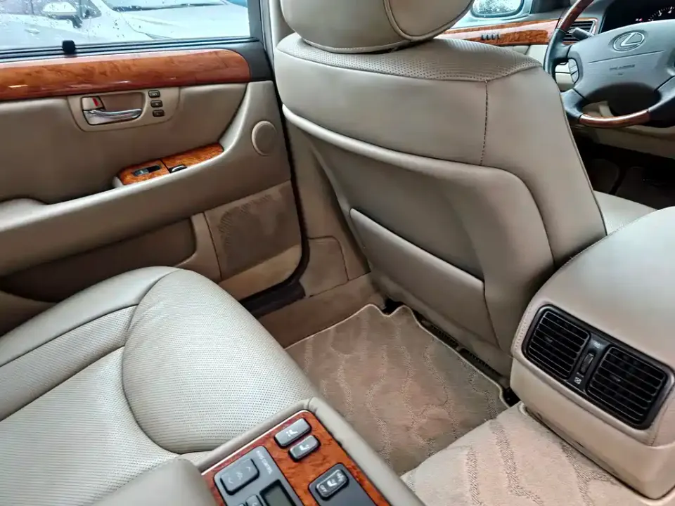 Lexus LS