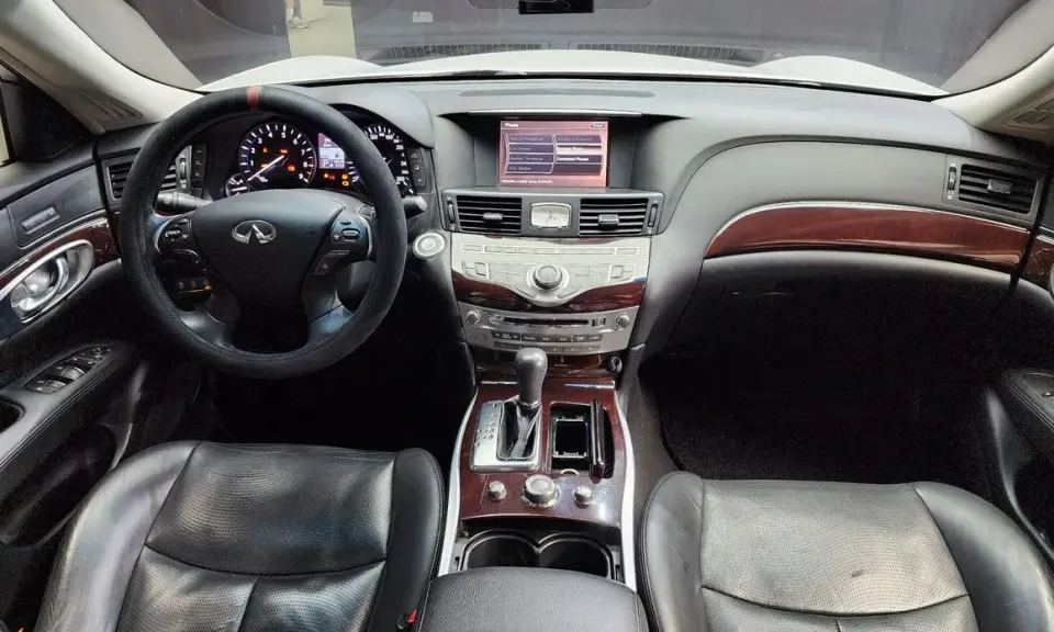 Infiniti M