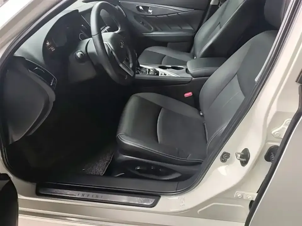 Infiniti Q50L