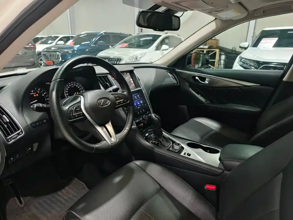 Infiniti Q50L