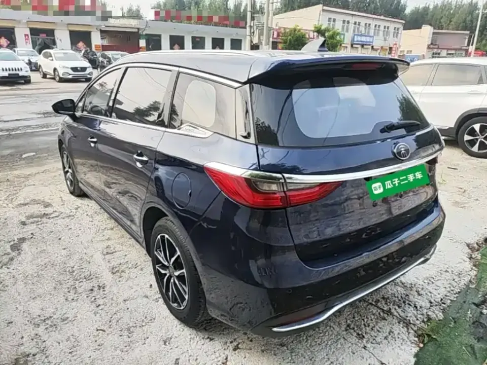 BYD MAX