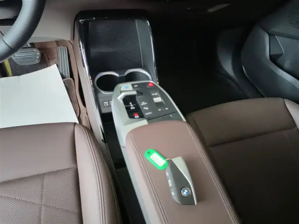 BMW iX1
