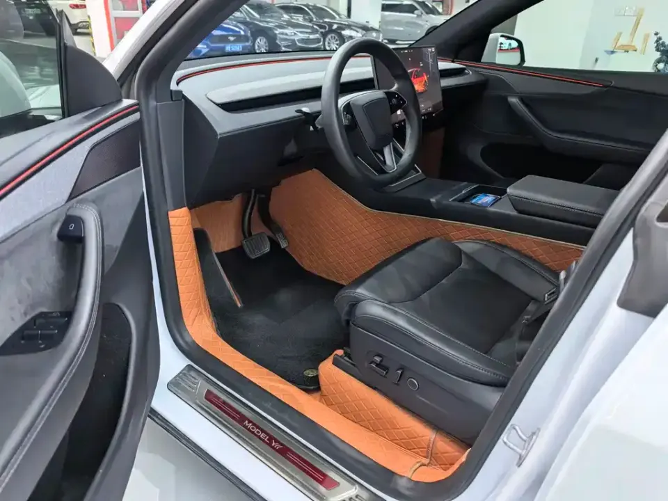 Tesla Model Y L