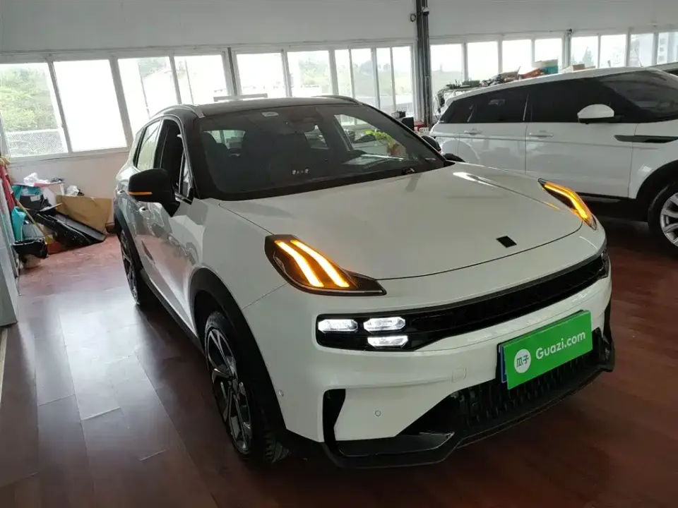 Lynk & Co 06