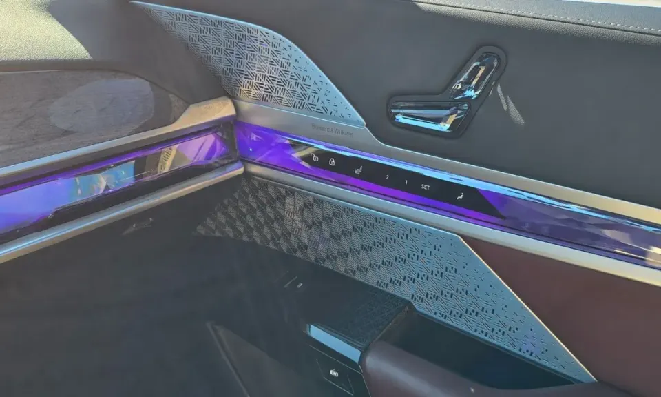 BMW i7