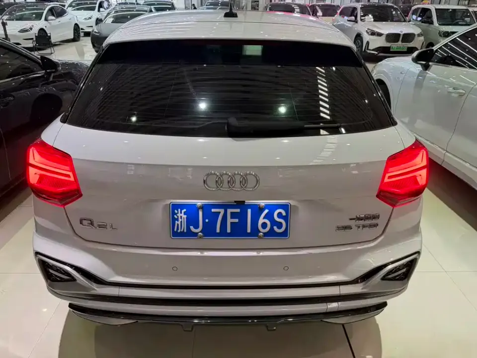 Audi Q2L